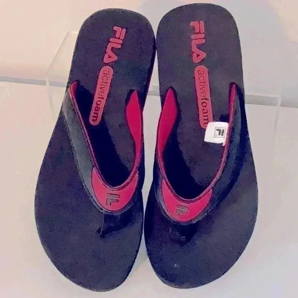 NWT FILA Activefoam Flip Flops Size  9 - Picture 3 of 3